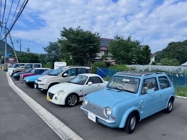 展示場に並ぶ車たち