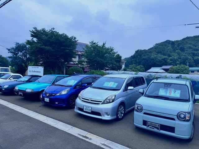 展示場に並ぶ車たち